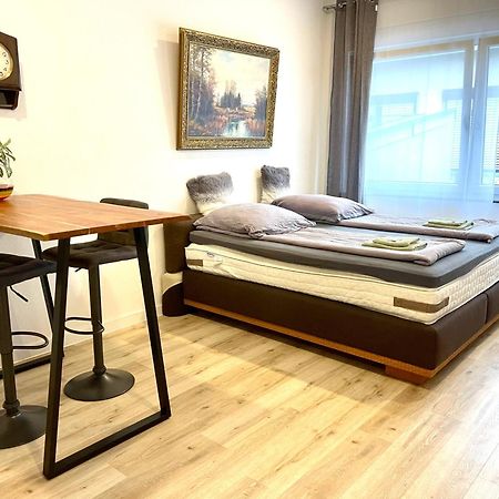 Wunderschoenenes Apartament Am Schloessle Zentrum Goldstadt بفورتسهايم المظهر الخارجي الصورة